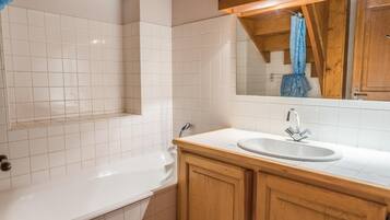 Douche, sĂšche-cheveux