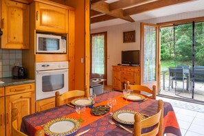 Dining - Clévacances 3 clés 4 pers au Cros Bas (CHANAC)