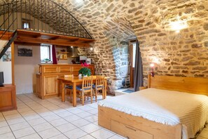 Fer et planche à repasser, accès au Wi-Fi (inclus)