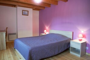 4 bedrooms, iron/ironing board