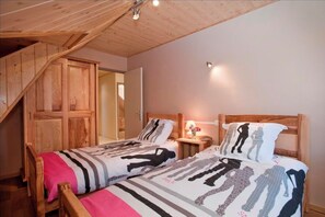 4 chambres, fer et planche à repasser, lit parapluie, Wi-Fi gratuit