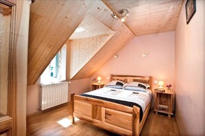 4 chambres, fer et planche à repasser, lit parapluie, Wi-Fi gratuit