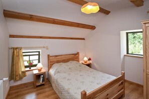 3 chambres, fer et planche à repasser, accès au Wi-Fi (inclus)