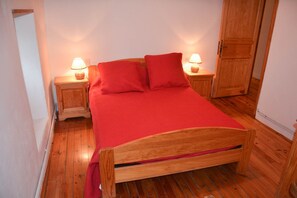 2 chambres, fer et planche à repasser, lit parapluie