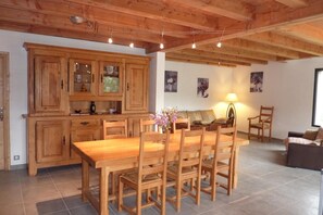 Dining - L'Hirondelle, 2/4 people in Oultet (SAINT-JULIEN-DU-TOURNEL)