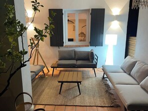 TV, fireplace, table tennis