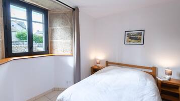 2 habitaciones, tabla de planchar con plancha y cuna de viaje