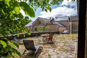 Outdoor dining - Gîte Agnès 2/3 persons (LAVAL DU TARN)