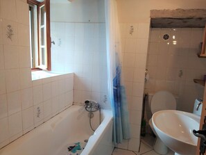 Bathtub, hair dryer