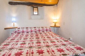 3 bedrooms, iron/ironing board, travel cot