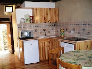 Fridge, microwave, oven, dishwasher - House Cavalier 2/4 persons in Gabriac (GABRIAC)