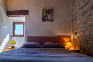 1 makuuhuone, vauvan matkasänky