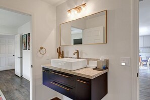 Duschwanne, Haartrockner