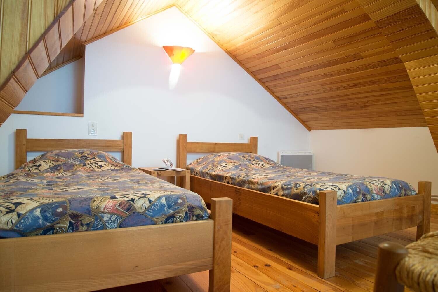 2 間睡房、熨斗/熨衫板、可攜式嬰兒床