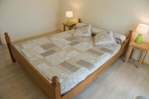 3 makuuhuonetta, silitysrauta/-lauta, vauvan matkasänky, ilmainen Wi-Fi