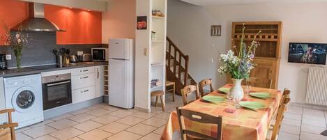 Køleskab, mikrobølgeovn, ovn, brødrister