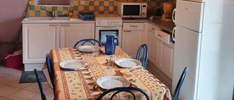 Fridge, microwave, oven, cookware/dishes/utensils