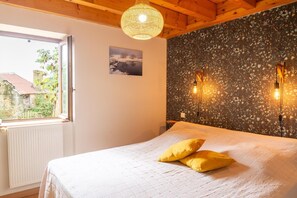 5 slaapkamers, een strijkplank/strijkijzer, reisbedje, gratis wifi