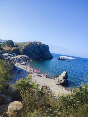 بالقرب من الشاطئ