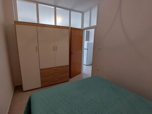 1 quarto, acesso à internet, roupa de cama
