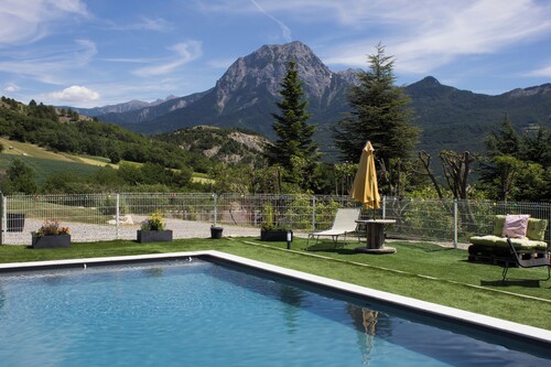 House between lake and mountains, close to resorts