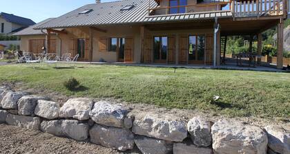 Maison entre lac et montagnes, proche des stations