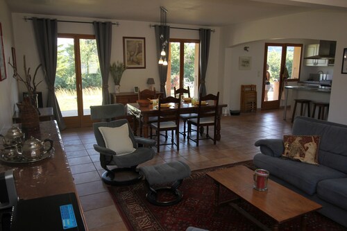 Maison entre lac et montagnes, proche des stations