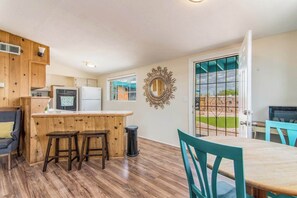 Dining - This centrally located 1 bedroom features a full size pool and electric vehicle charging on site. (Tucson)