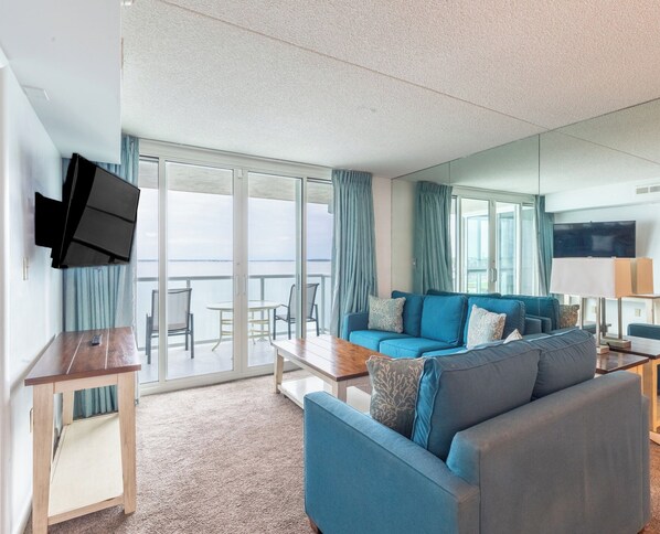 テレビ、DVD プレーヤー