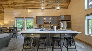 Fridge, microwave, oven, stovetop - Sweet Caroline Creek-Side Cabin 🎯  Games 🔥 Hot Tub 📺 Outdoor TV (BROKEN BOW)