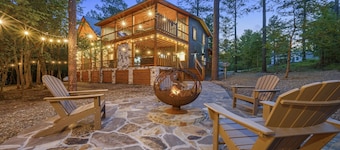 Sweet Caroline Creek-Side Cabin 🎯 Games 🔥 Hot Tub 📺 Outdoor TV