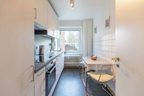 Køleskab, ovn, kogeplade, opvaskemaskine