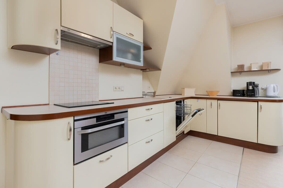 Oven, stovetop, dishwasher, coffee/tea maker