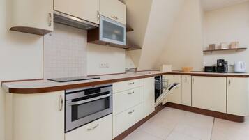 Oven, stovetop, dishwasher, coffee/tea maker