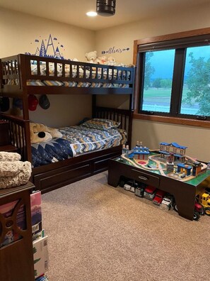 5 chambres, bureau, lit de bébé portatif, accès au Wi-Fi (inclus)