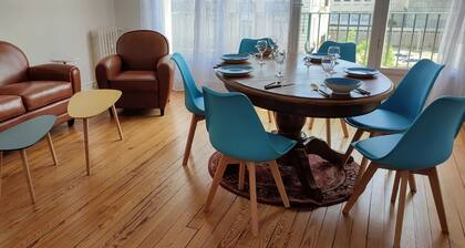 Grand Logement Rénové, 84 m2, 5 Personnes, à 100 m de la Gare et du Tramway