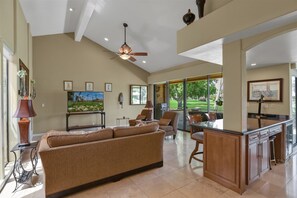 Talo (Serena) | Olohuone | Televisio