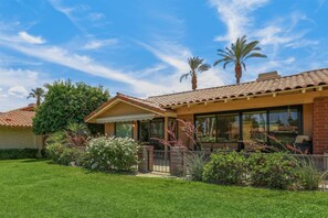 Talo (Serena) | Ulkopuoli