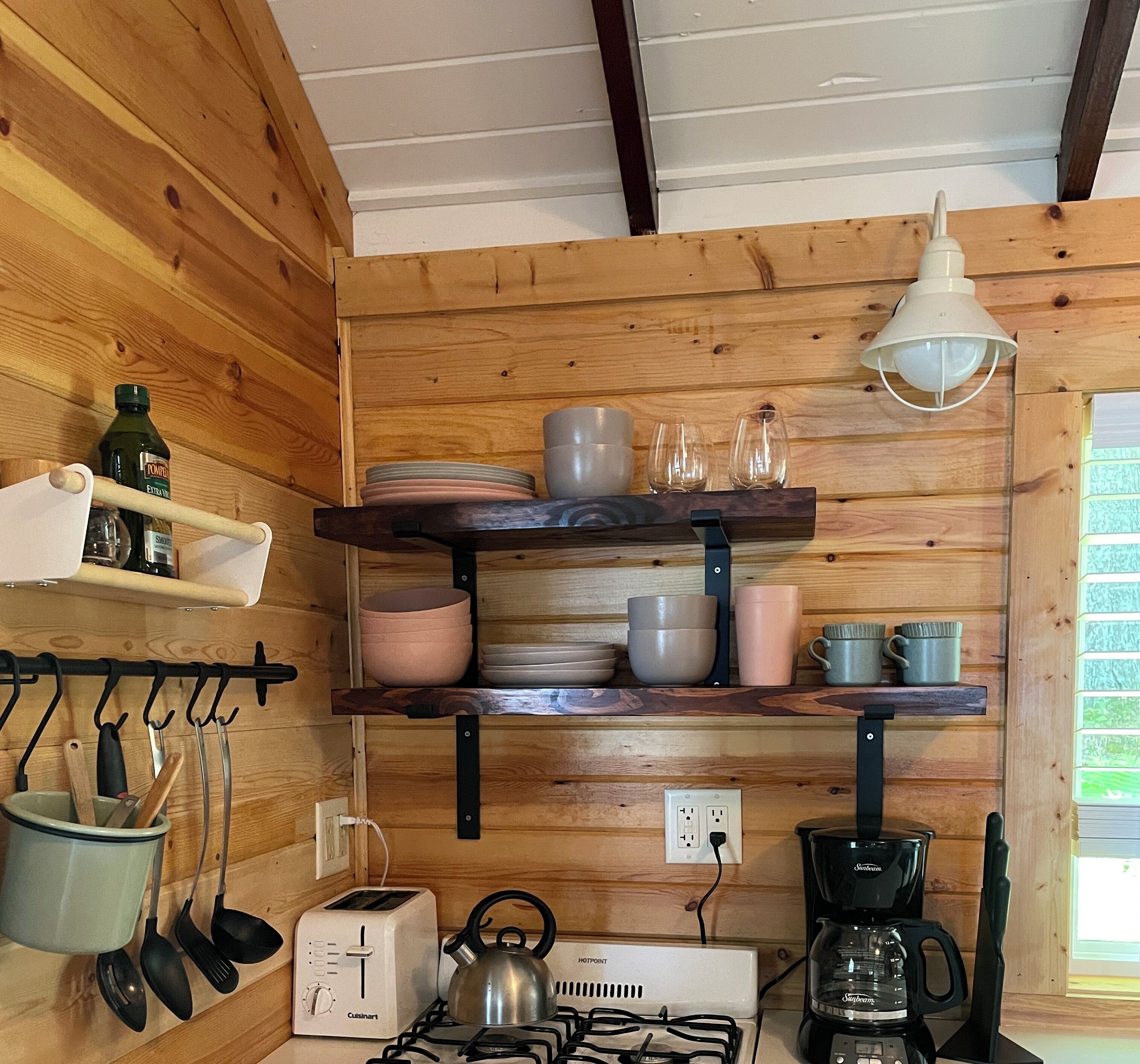 Coffee/tea maker, fridge, microwave, oven