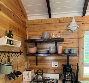 Fridge, microwave, oven, stovetop - Platte Lake Waterfront Cottage with beach and swimming dock (Honor)