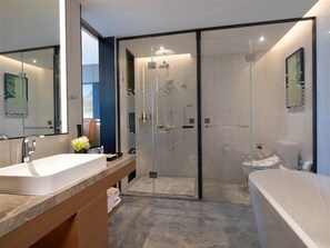 Bathroom - Hampton BY Hilton Kunming Guandu (KUNMING)