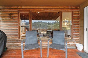 Property grounds - Waterfront cabin with dock on Hayden Lake (Hayden)