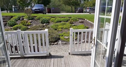 Norhavn Lodge-Set on the Gated Lakeside Complex with Facilities