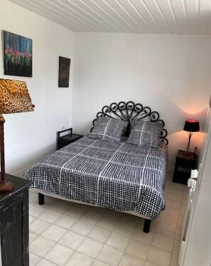 3 عدّة غرف نوم ومكواة/لوح كي وسرير سفر وواي فاي مجانًا