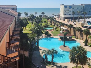 Lämmitetty uima-allas