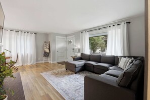 Smart TV, fireplace, stereo, offices