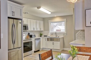 冰箱、微波炉、烤箱、炉灶