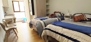 1 slaapkamer, een bureau, gratis wifi, beddengoed