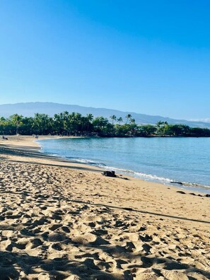 Beach nearby, sun loungers, beach towels