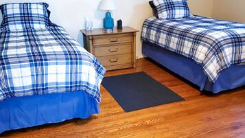 4 camere, una scrivania, ferro/asse da stiro, Wi-Fi gratuito